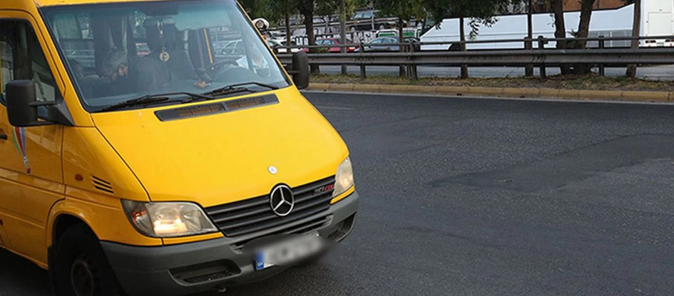 Βάρκιζα - Γυναίκα που εντόπισε το 2χρονο κορίτσι: «Δεν υπήρχε οξυγόνο μέσα στο λεωφορείο»